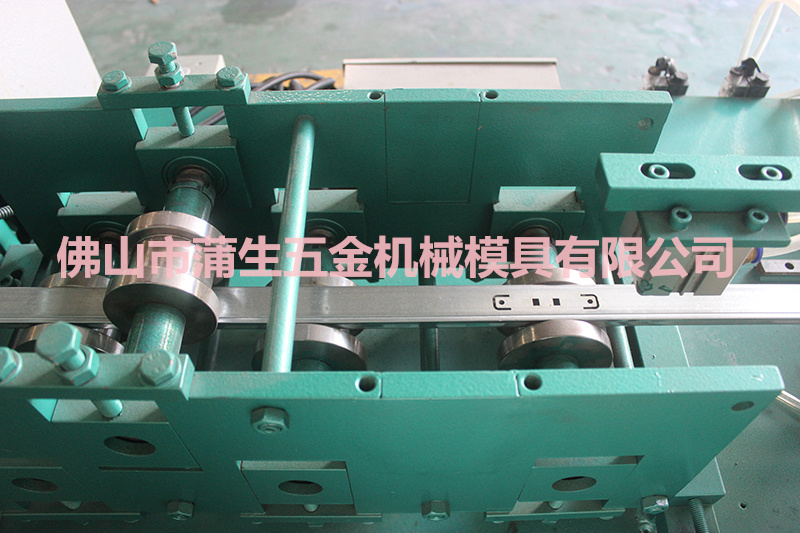 日照燈管成型機